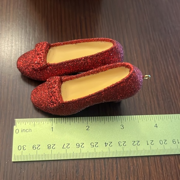 2005, Hallmark, The Wizard of Oz, Ruby Slippers ornament. - Picture 2 of 5